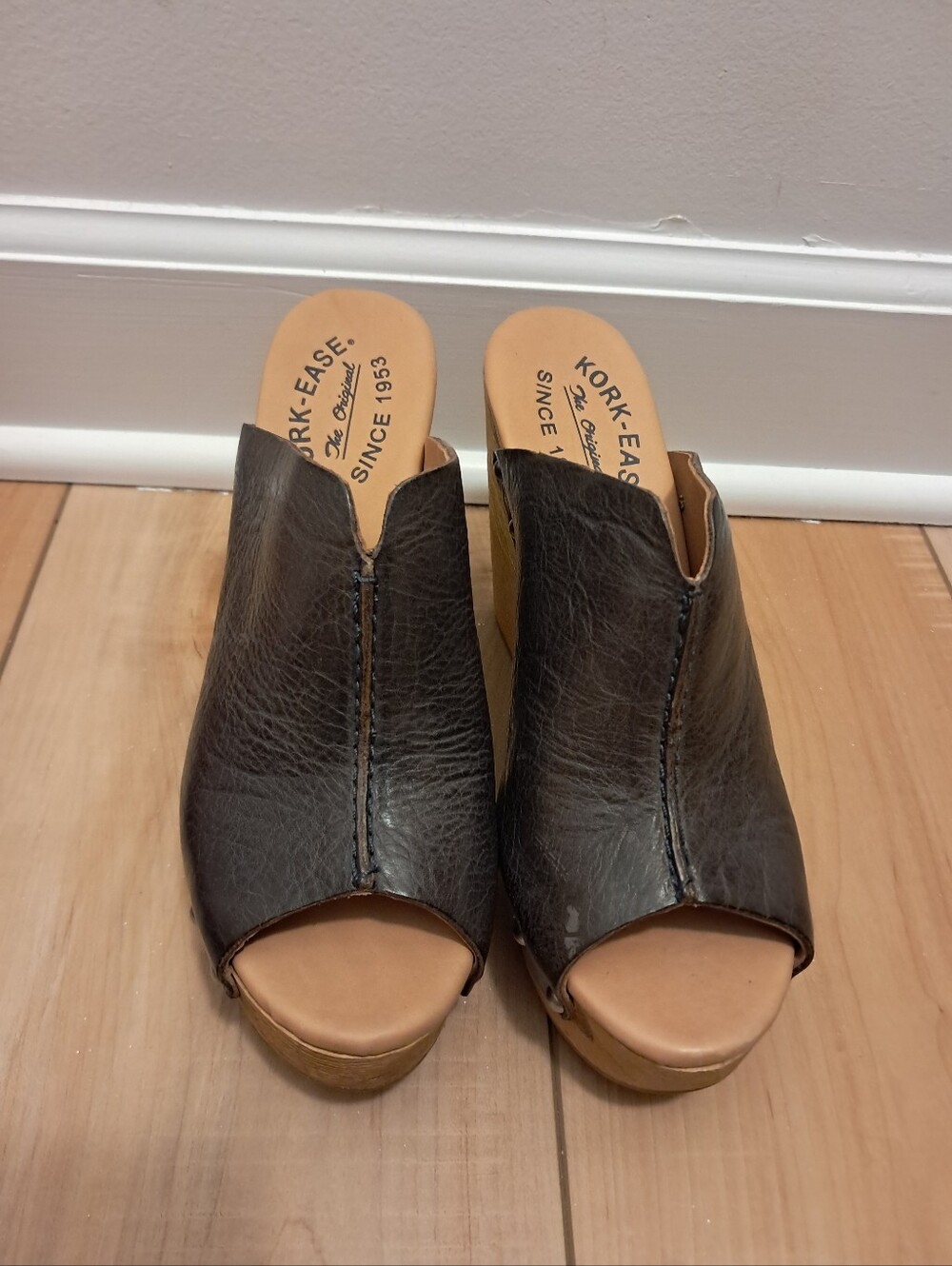 Kork-Ease Heeled Clogs Women's 6 Leather Platform Peep Toe Danika Studded Wood - Picture 2 of 6